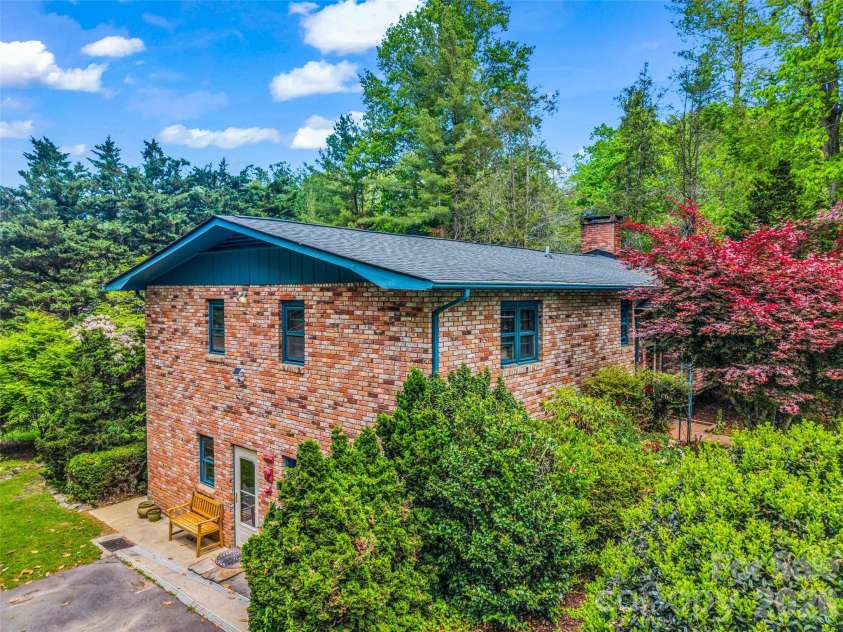 122 Sweetbriar Lane, Etowah, NC 28729.  MLS# CAR4372577, YatesRealty ID 30263. 