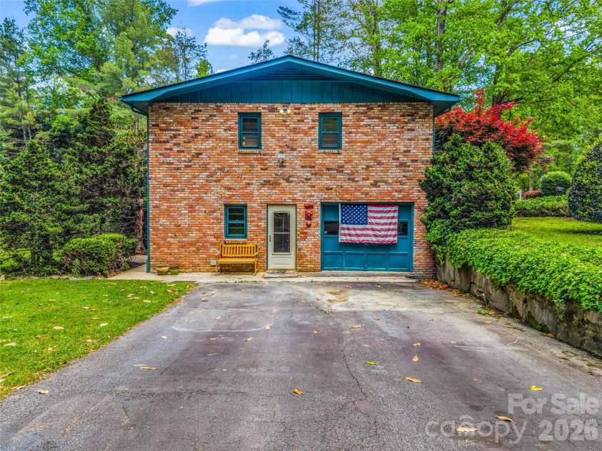 122 Sweetbriar Lane, Etowah, NC 28729.  MLS# CAR4372577, YatesRealty ID 30263. 