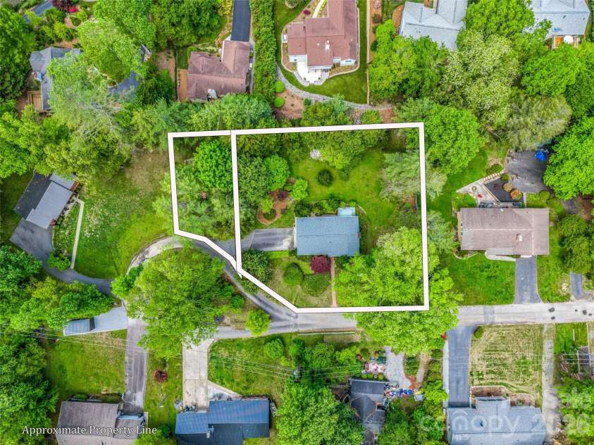 122 Sweetbriar Lane, Etowah, NC 28729.  MLS# CAR4372577, YatesRealty ID 30263. 