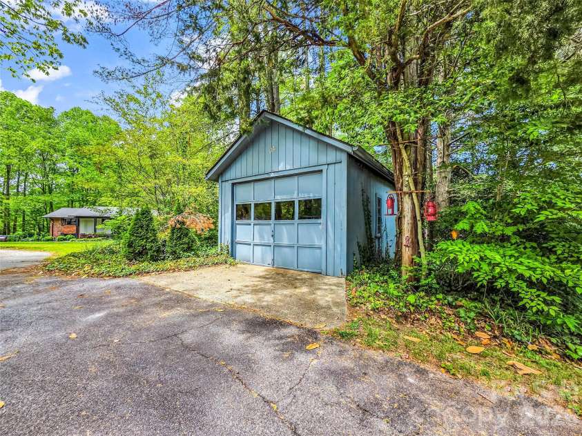 122 Sweetbriar Lane, Etowah, NC 28729.  MLS# CAR4372577, YatesRealty ID 30263. 