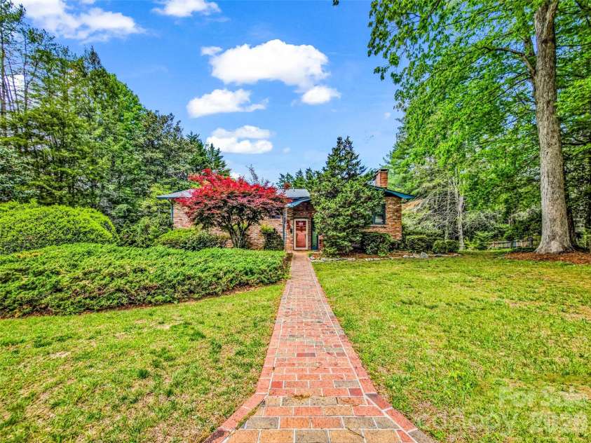 122 Sweetbriar Lane, Etowah, NC 28729.  MLS# CAR4372577, YatesRealty ID 30263. 