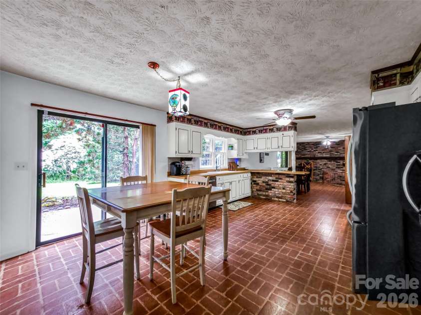 122 Sweetbriar Lane, Etowah, NC 28729.  MLS# CAR4372577, YatesRealty ID 30263. 