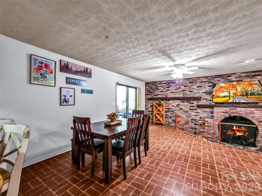 122 Sweetbriar Lane, Etowah, NC 28729.  MLS# CAR4372577, YatesRealty ID 30263. 