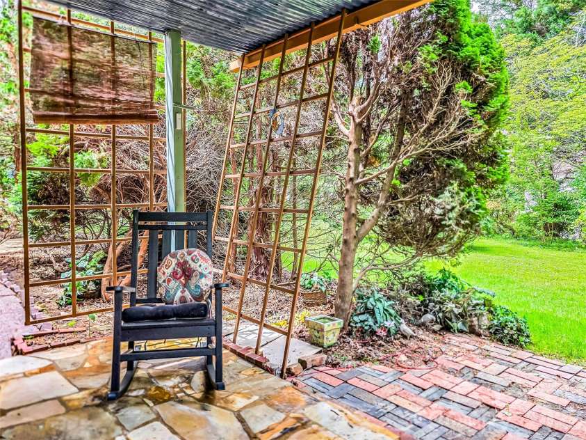 122 Sweetbriar Lane, Etowah, NC 28729.  MLS# CAR4372577, YatesRealty ID 30263. 