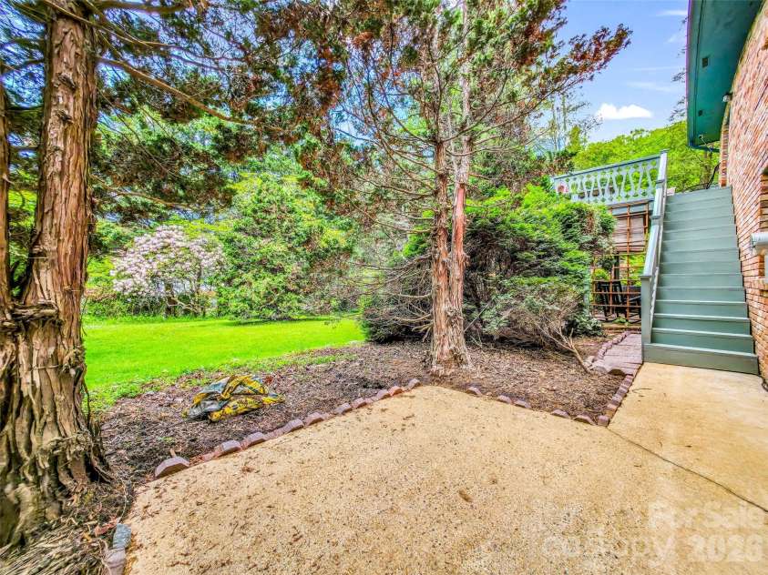 122 Sweetbriar Lane, Etowah, NC 28729.  MLS# CAR4372577, YatesRealty ID 30263. 