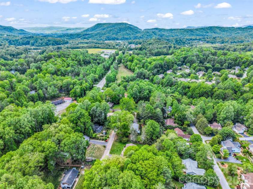 122 Sweetbriar Lane, Etowah, NC 28729.  MLS# CAR4372577, YatesRealty ID 30263. 
