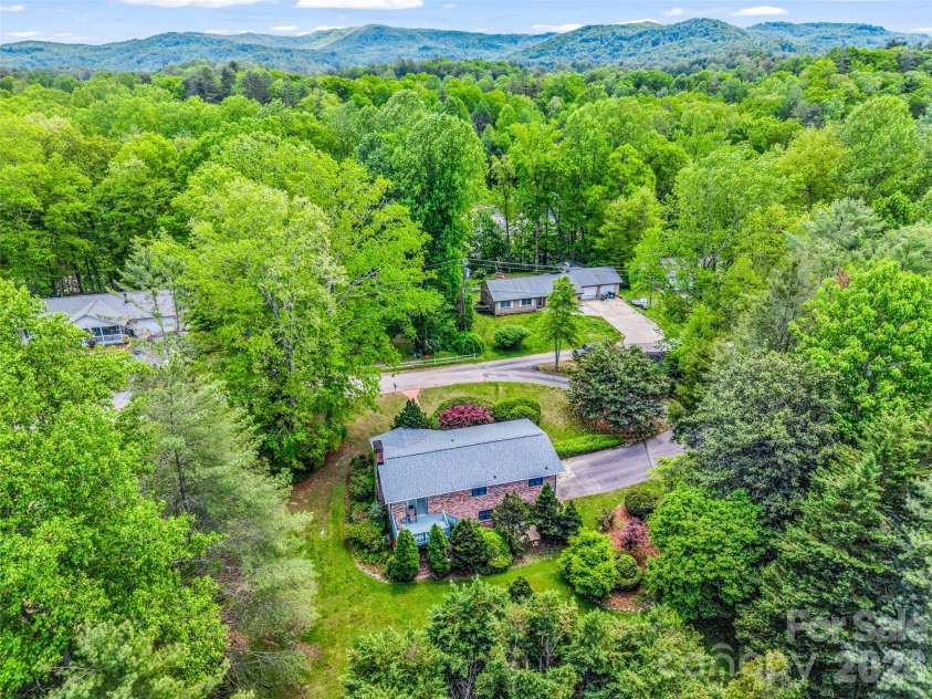 122 Sweetbriar Lane, Etowah, NC 28729.  MLS# CAR4372577, YatesRealty ID 30263. 