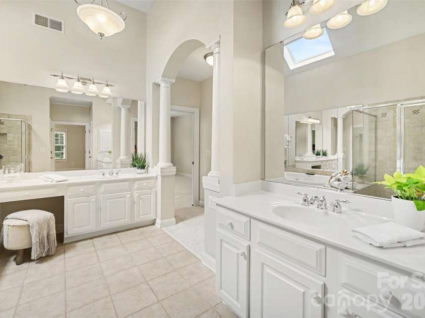 7518 Meadowgate Lane, Marvin, NC 28173.  MLS# CAR4385632, YatesRealty ID 30264. Dual countertops