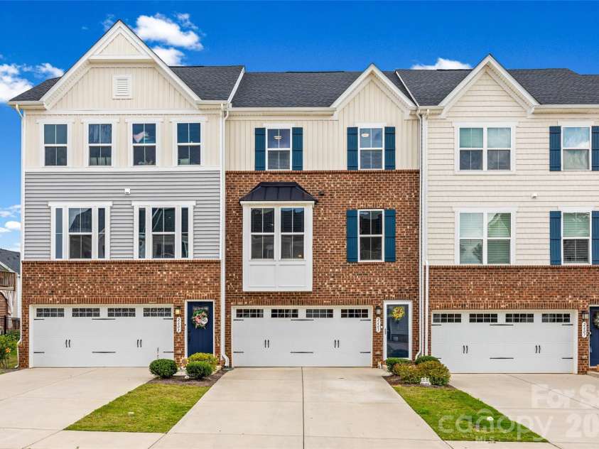 2605 Grantham Place Drive, Fort Mill, SC 29715.  MLS# CAR4382900, YatesRealty ID 30265. 2605 Grantham Place