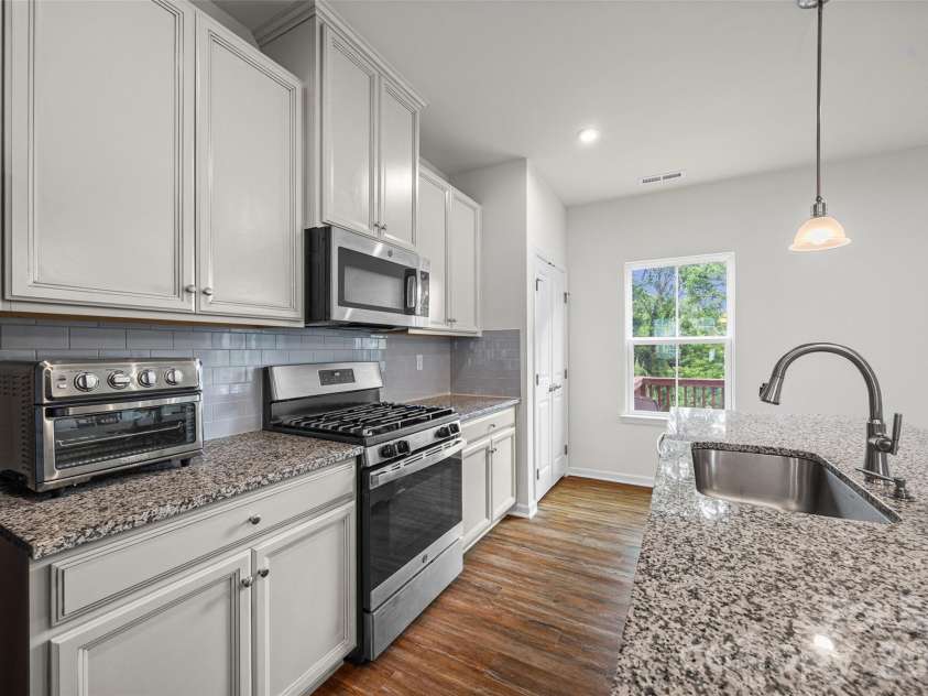2605 Grantham Place Drive, Fort Mill, SC 29715.  MLS# CAR4382900, YatesRealty ID 30265. Chefs kitchen