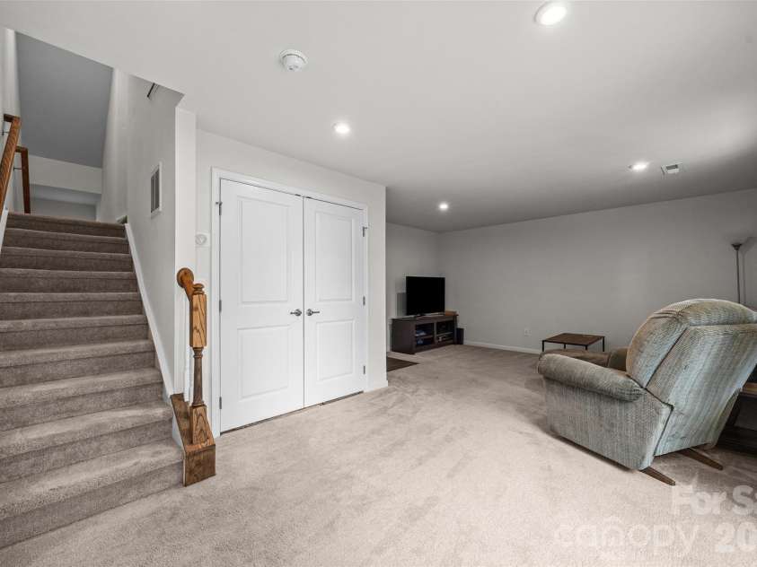 2605 Grantham Place Drive, Fort Mill, SC 29715.  MLS# CAR4382900, YatesRealty ID 30265. Flex room