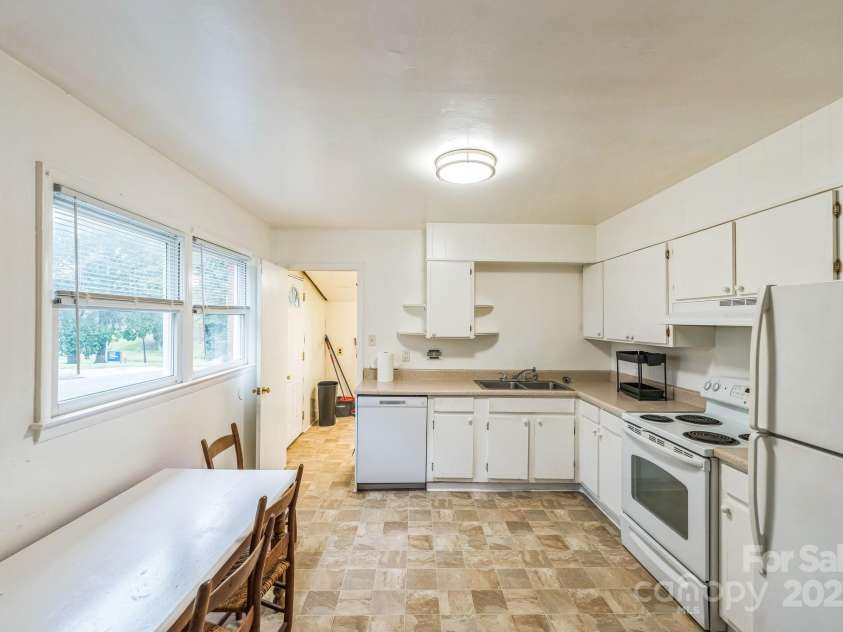 510 Craig Street, Greensboro, NC 27406.  MLS# CAR4288449, YatesRealty ID 30265. 