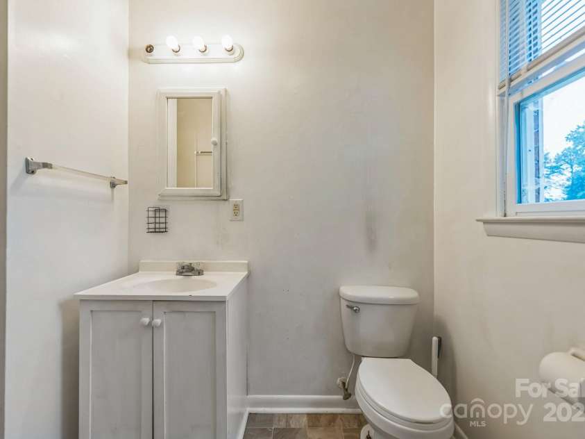 510 Craig Street, Greensboro, NC 27406.  MLS# CAR4288449, YatesRealty ID 30265. 