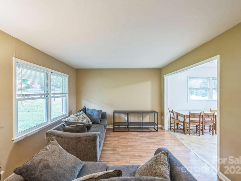510 Craig Street, Greensboro, NC 27406.  MLS# CAR4288449, YatesRealty ID 30265. 