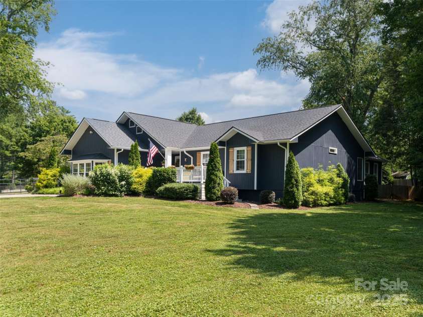 206 Pinner Road, Arden, NC 28704.  MLS# CAR4276364, YatesRealty ID 30266. 3/4 acre lot