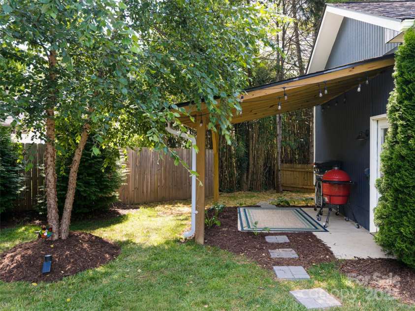 206 Pinner Road, Arden, NC 28704.  MLS# CAR4276364, YatesRealty ID 30266. Covered grilling area with garage access.  Now you can grill rain or shine!