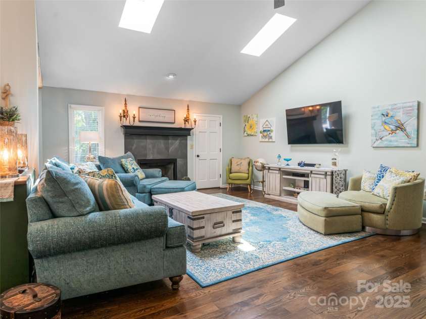 206 Pinner Road, Arden, NC 28704.  MLS# CAR4276364, YatesRealty ID 30266. Expansive family room