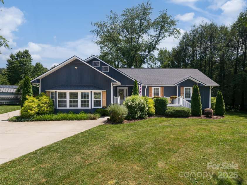 206 Pinner Road, Arden, NC 28704.  MLS# CAR4276364, YatesRealty ID 30266. Freshly painted and beautifully landscaped.