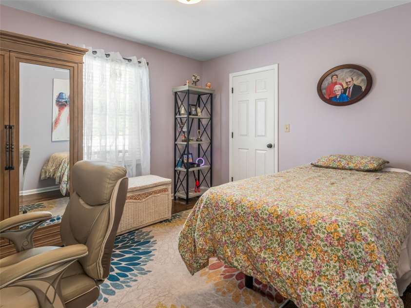 206 Pinner Road, Arden, NC 28704.  MLS# CAR4276364, YatesRealty ID 30266. Smallest of the bedrooms, this would also make a great office space