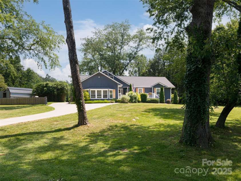 206 Pinner Road, Arden, NC 28704.  MLS# CAR4276364, YatesRealty ID 30266. So convient to South Avl, yet so peaceful.