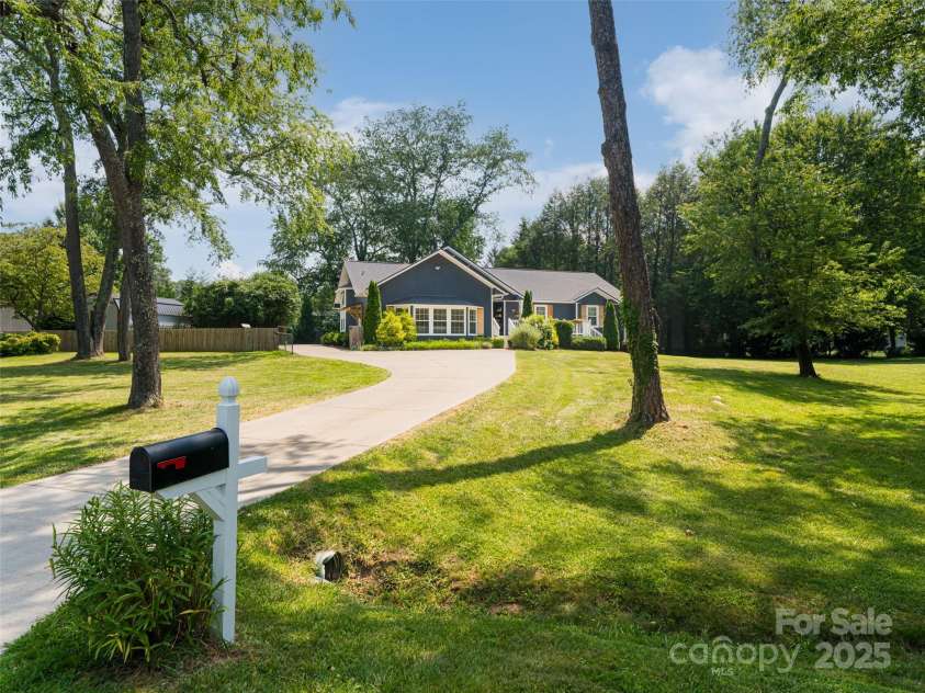 206 Pinner Road, Arden, NC 28704.  MLS# CAR4276364, YatesRealty ID 30266. Welcome Home!