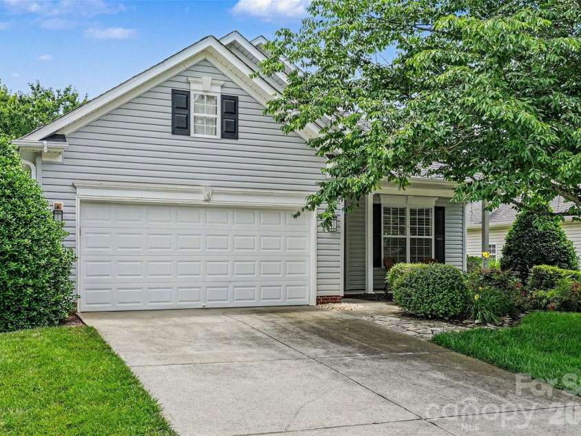 877 Platinum Drive, Fort Mill, SC 29708.  MLS# CAR4378707, YatesRealty ID 30267. 