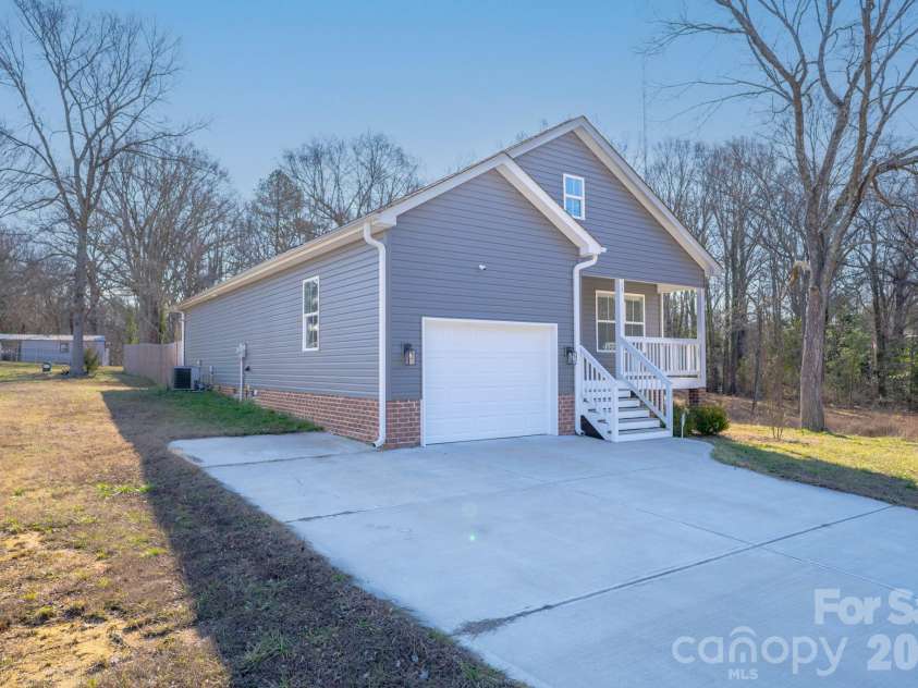 15 Hill Street, York, SC 29745.  MLS# CAR4344486, YatesRealty ID 30269. 