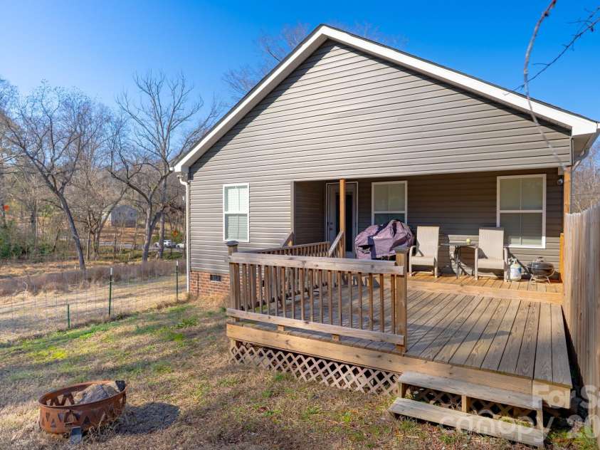 15 Hill Street, York, SC 29745.  MLS# CAR4344486, YatesRealty ID 30269. 