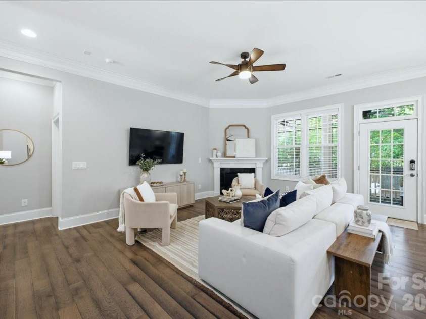 1103 Sharon Amity Road, Charlotte, NC 28211.  MLS# CAR4384442, YatesRealty ID 30270. Great Room