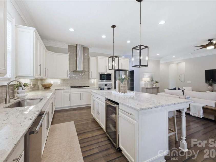 1103 Sharon Amity Road, Charlotte, NC 28211.  MLS# CAR4384442, YatesRealty ID 30270. Kitchen