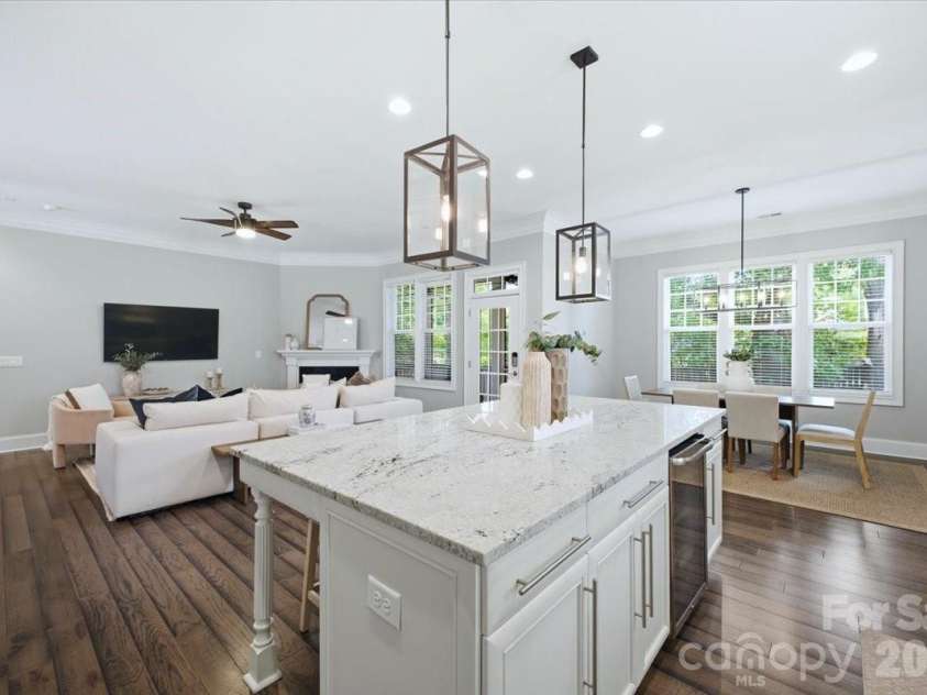 1103 Sharon Amity Road, Charlotte, NC 28211.  MLS# CAR4384442, YatesRealty ID 30270. Kitchen/Great Room