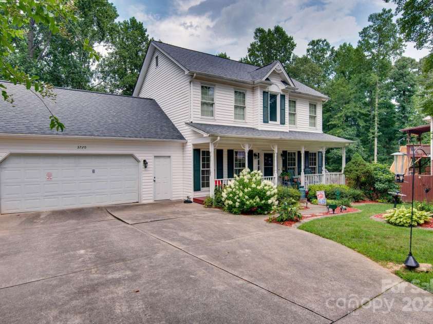 3720 25th Street Place, Hickory, NC 28601.  MLS# CAR4284382, YatesRealty ID 30270. 