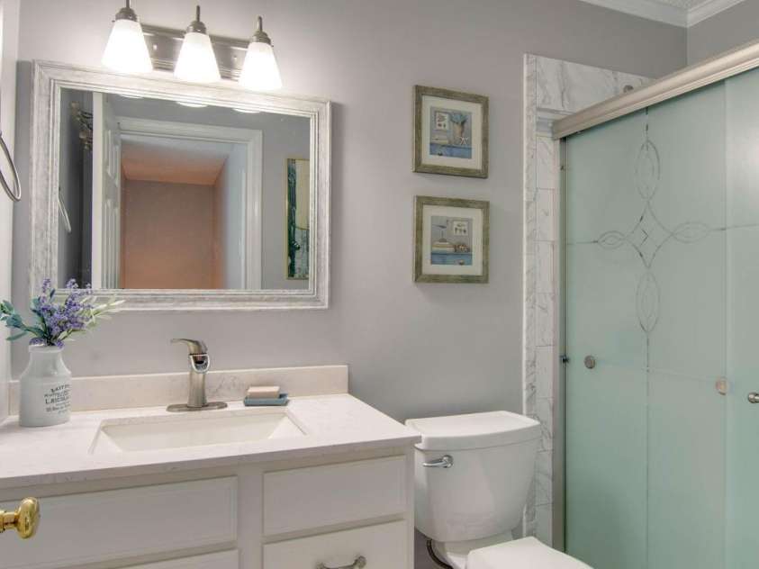 3720 25th Street Place, Hickory, NC 28601.  MLS# CAR4284382, YatesRealty ID 30270. Bathroom