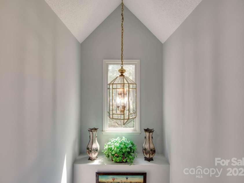 3720 25th Street Place, Hickory, NC 28601.  MLS# CAR4284382, YatesRealty ID 30270. Foyer