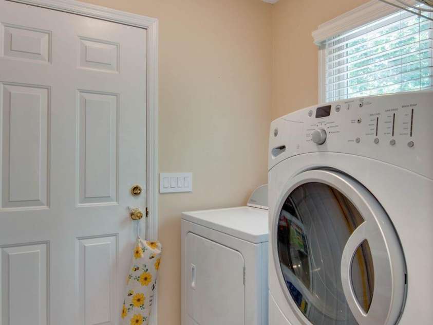 3720 25th Street Place, Hickory, NC 28601.  MLS# CAR4284382, YatesRealty ID 30270. Kaundry