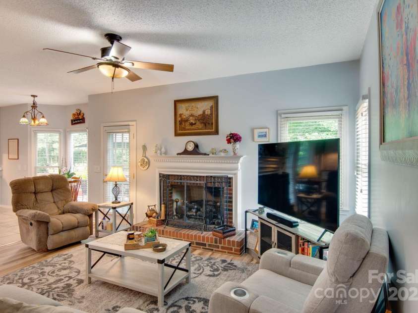3720 25th Street Place, Hickory, NC 28601.  MLS# CAR4284382, YatesRealty ID 30270. Living Room
