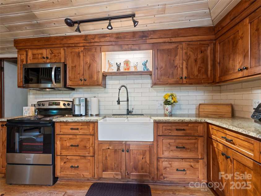 449 Little East Fork Road, Canton, NC 28716.  MLS# CAR4271464, YatesRealty ID 30271. 