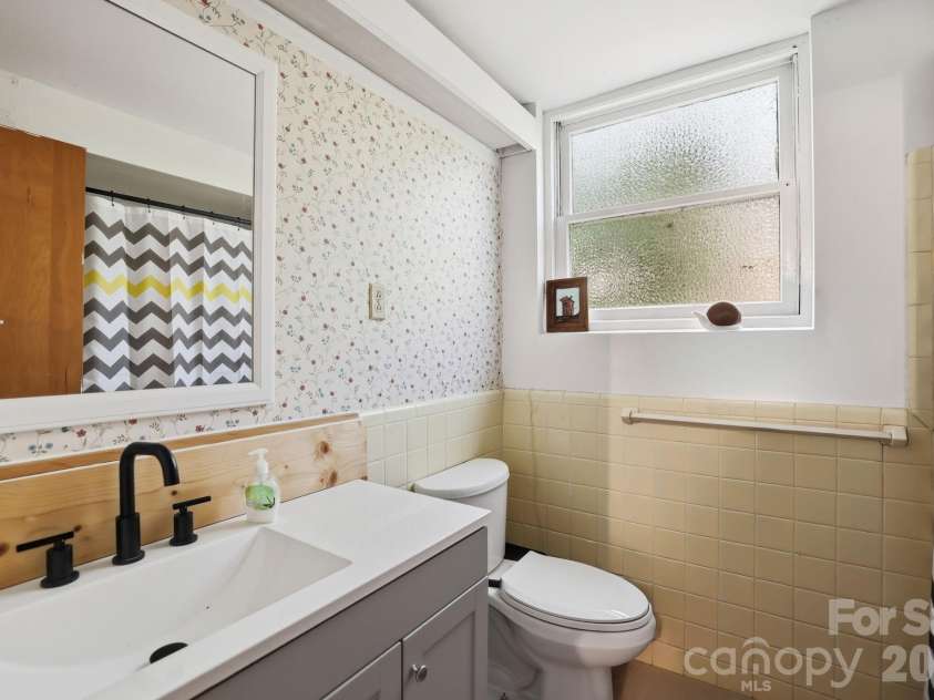 3034 Eastburn Road, Charlotte, NC 28210.  MLS# CAR4388623, YatesRealty ID 30273. Bath 3