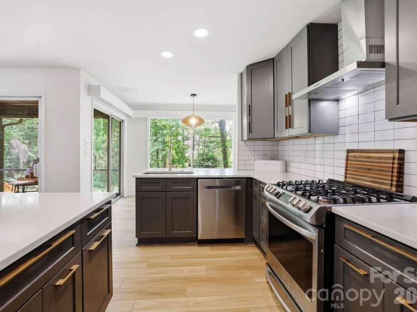 3034 Eastburn Road, Charlotte, NC 28210.  MLS# CAR4388623, YatesRealty ID 30273. Kitchen