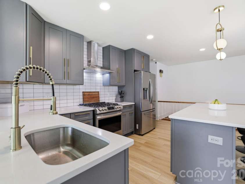 3034 Eastburn Road, Charlotte, NC 28210.  MLS# CAR4388623, YatesRealty ID 30273. Kitchen