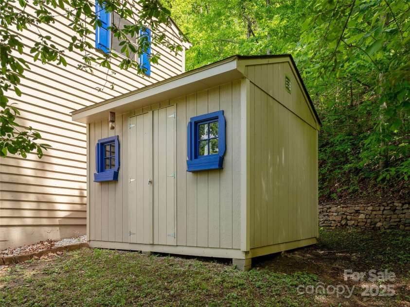 55 Willow Bend, Hendersonville, NC 28792.  MLS# CAR4255625, YatesRealty ID 30273. 12x12 Storage Shed.