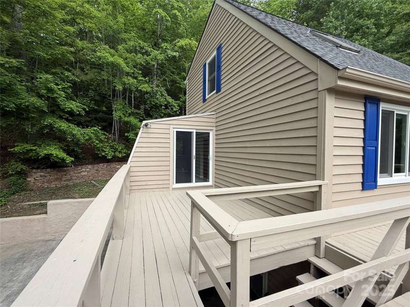 55 Willow Bend, Hendersonville, NC 28792.  MLS# CAR4255625, YatesRealty ID 30273. Side Deck with sliding doors to sun porch.