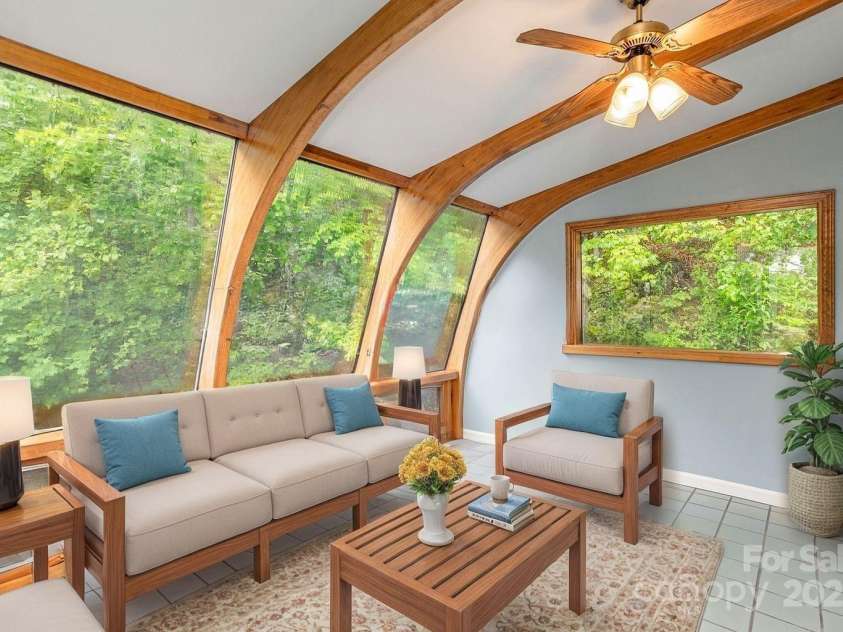 55 Willow Bend, Hendersonville, NC 28792.  MLS# CAR4255625, YatesRealty ID 30273. Sunroom with Heat and A/C.  Located right off the Kitchen.