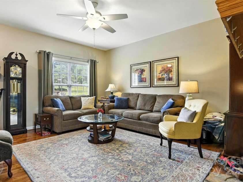 103 Heron Cove Loop, Hickory, NC 28601.  MLS# CAR4286640, YatesRealty ID 30274. 