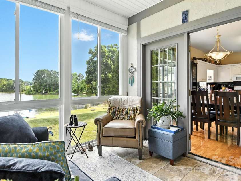 103 Heron Cove Loop, Hickory, NC 28601.  MLS# CAR4286640, YatesRealty ID 30274. 