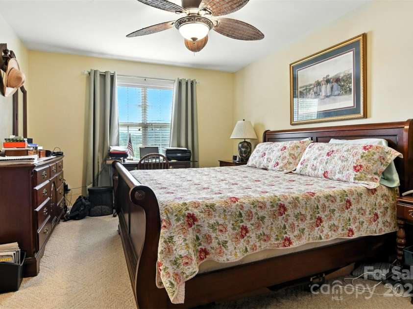 103 Heron Cove Loop, Hickory, NC 28601.  MLS# CAR4286640, YatesRealty ID 30274. 
