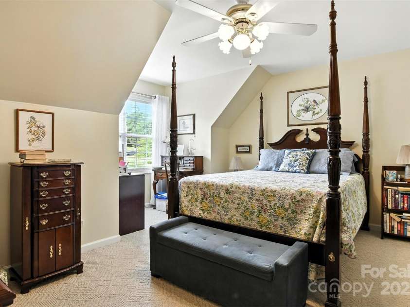 103 Heron Cove Loop, Hickory, NC 28601.  MLS# CAR4286640, YatesRealty ID 30274. 