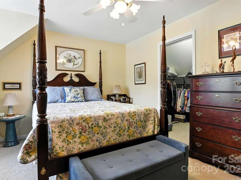 103 Heron Cove Loop, Hickory, NC 28601.  MLS# CAR4286640, YatesRealty ID 30274. 