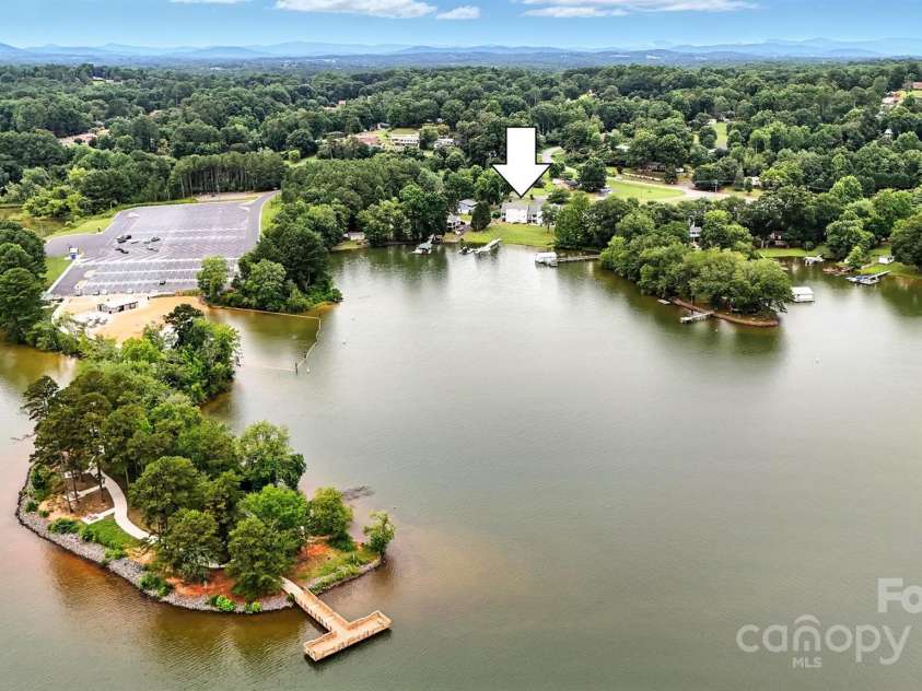 103 Heron Cove Loop, Hickory, NC 28601.  MLS# CAR4286640, YatesRealty ID 30274. 