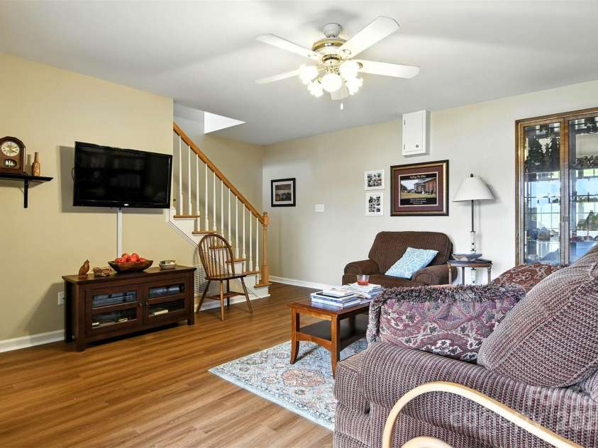 103 Heron Cove Loop, Hickory, NC 28601.  MLS# CAR4286640, YatesRealty ID 30274. Den